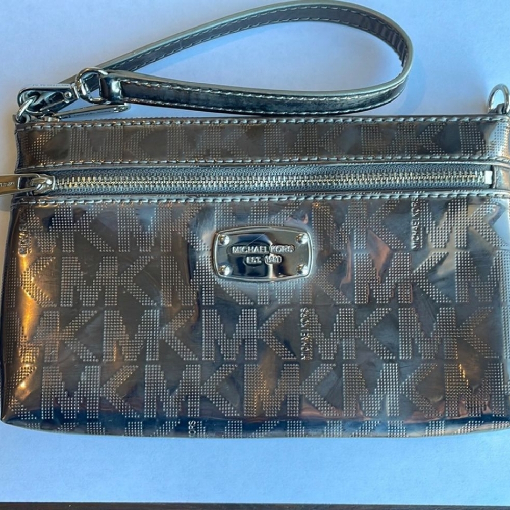 Michael Kors wristlet